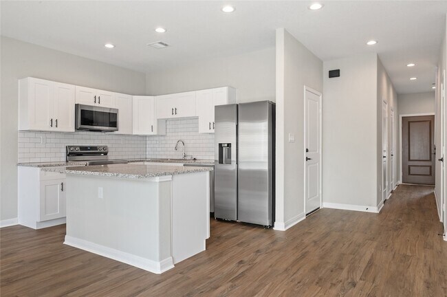 Building Photo - 14010 Longstreet Rd