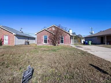 Building Photo - 5873 Laurel Oak Dr