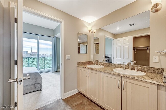 Building Photo - 150 Las Vegas Blvd N