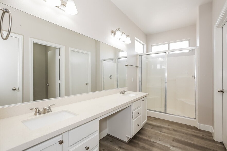 Building Photo - 1002 Tidal Foam Ct