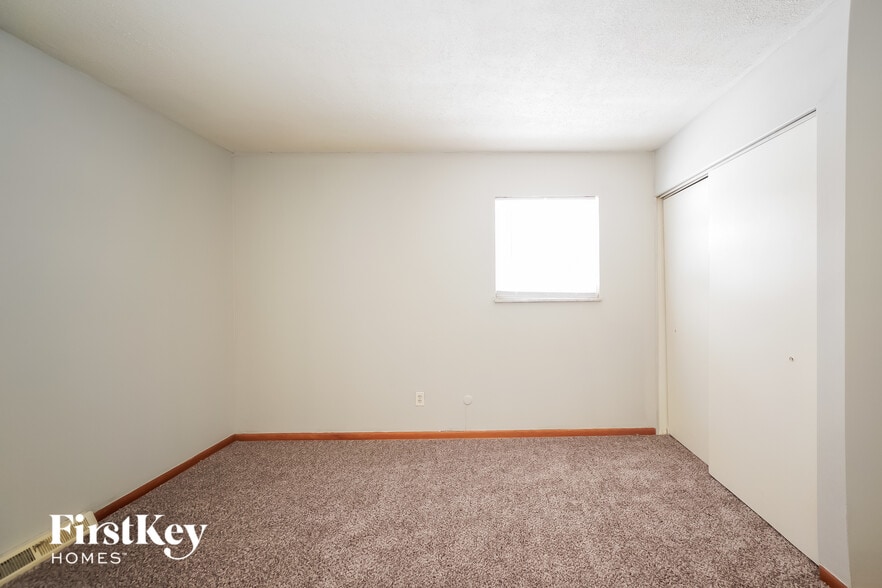 Building Photo - 130 Buisdale Dr