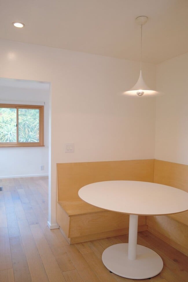 Building Photo - Serene 2bed /1 Bath Spanish Hideaway in He...