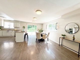 Building Photo - 450 NE Riverhill Dr