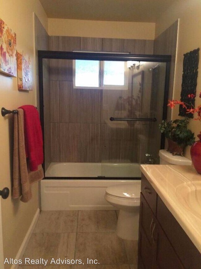 Building Photo - 238 S Park Victoria Dr