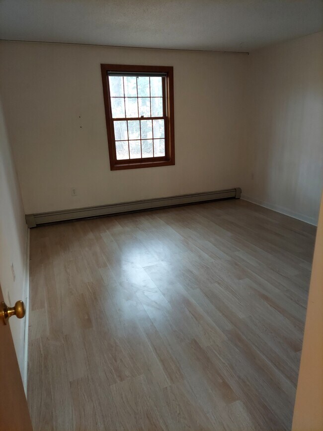 Building Photo - 37 Alice Dr