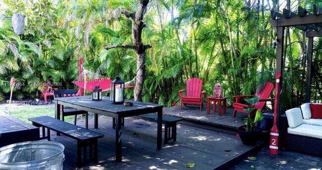 Building Photo - 5718 SW 48th St