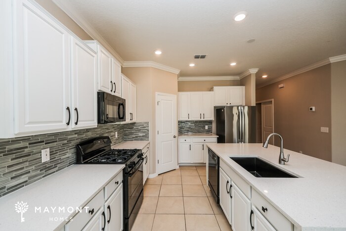 Building Photo - 8982 Pleasant Woods Dr