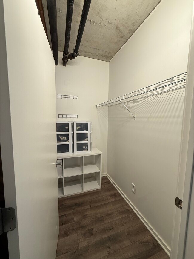 Building Photo - 659 W Randolph St