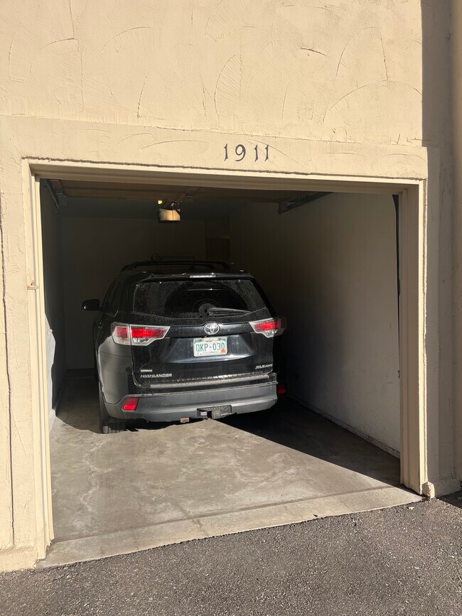 Building Photo - 8717 E Dry Creek Rd