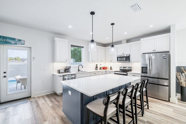 Building Photo - 238 Oleander Dr