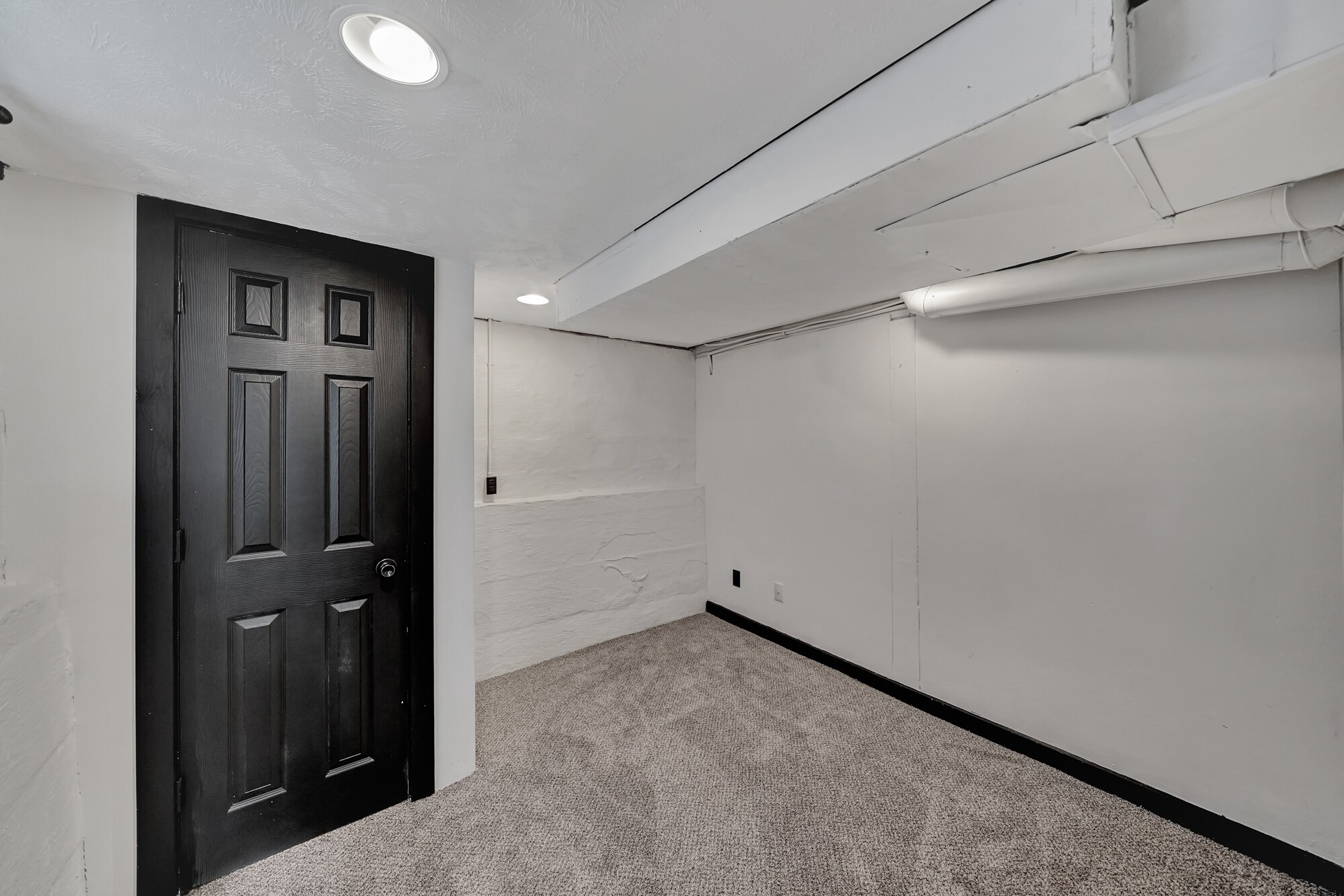 Building Photo - 705 New Hampshire St