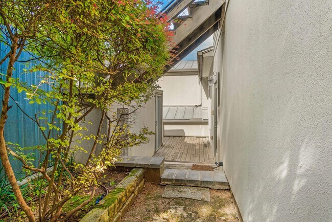 Building Photo - 701 Azie Morton Rd