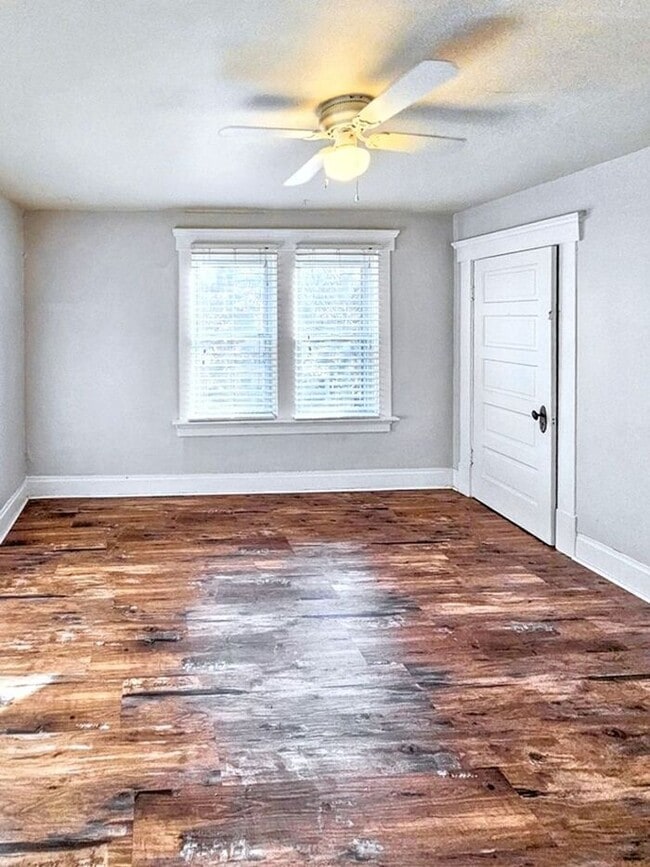 Building Photo - Spacious 3-Bedroom 1 Bathroom Apartment Ne...