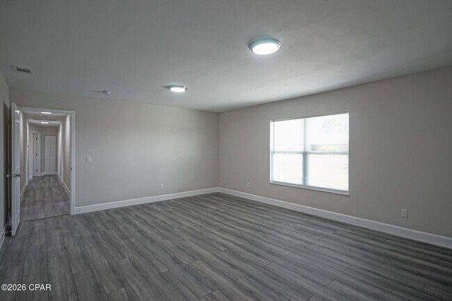 Building Photo - 410 S Star Ave
