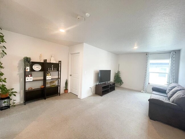 Building Photo - 364 W Snowberry Dr