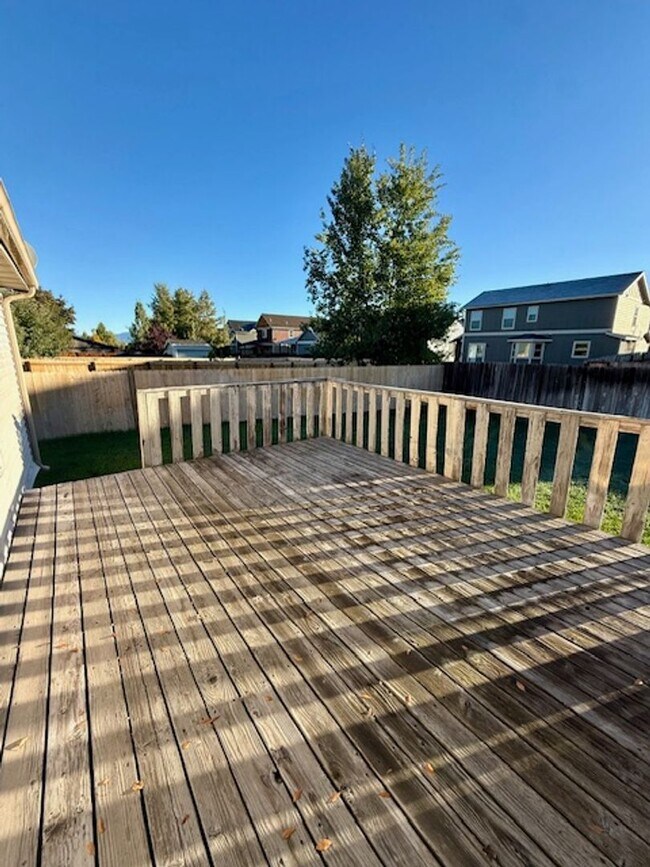 Building Photo - 726 Meagher Ave