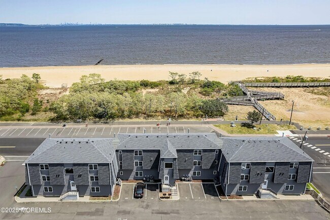 Building Photo - 98 Beachway Ave