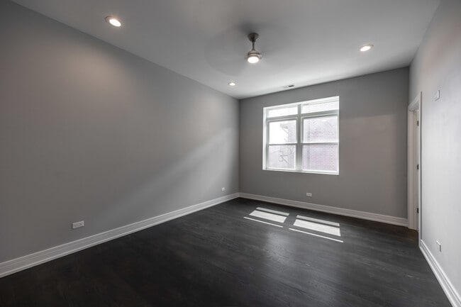 Building Photo - 3253 N Elston Ave