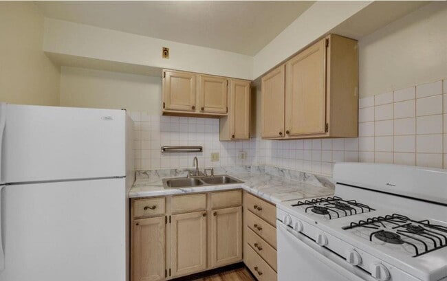 Building Photo - 6304 S Grand Blvd