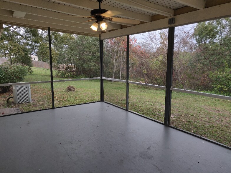 Building Photo - 1737 Vivian Ct