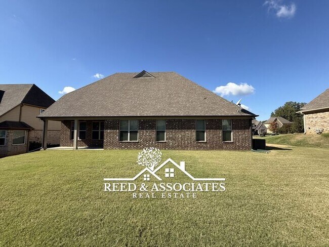 Building Photo - Luxurious Bartlett Home. ZONED Bartlett School Districts! DON'T MISS OUT!