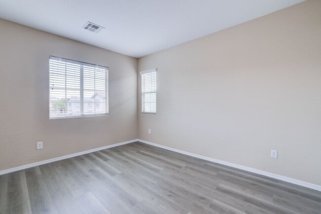 Building Photo - ***MOVE IN SPECIAL*** Spacious 3-Bed Home w/ Private Paver Patio in Gated Community w/ Pool & Park