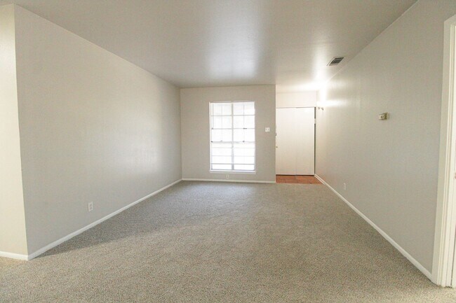 Building Photo - 1031 Fabulous Dr