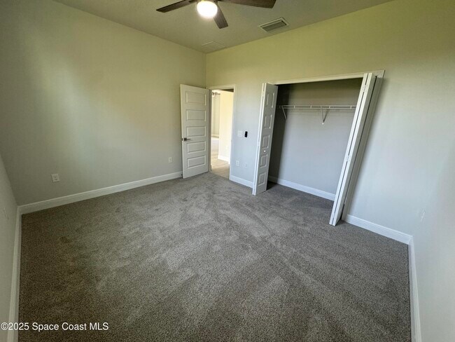 Building Photo - 121 Carillo St NE