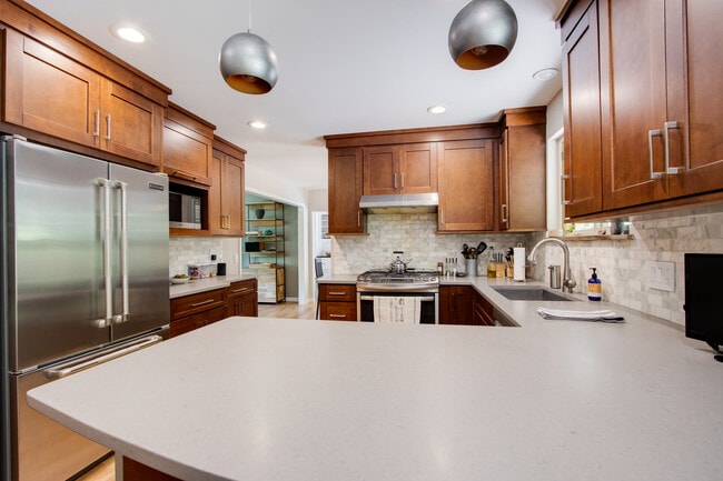 Building Photo - 1008 Salyer Dr