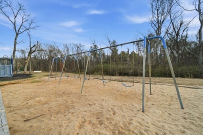 Building Photo - 3 Bedroom 1 Bath Home - Recently Refreshed