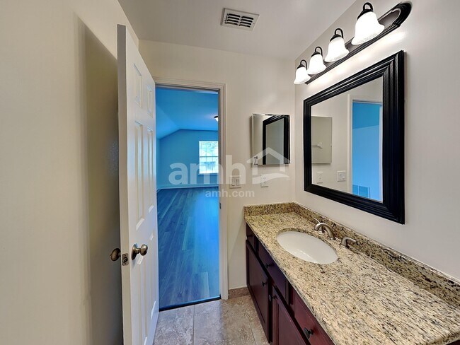 Building Photo - 2525 Stapleford Ln