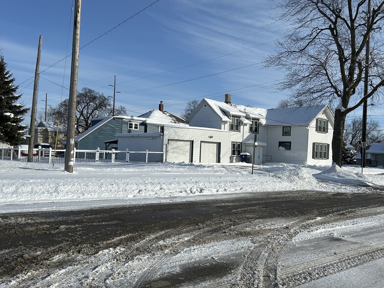 Building Photo - 600 3rd St