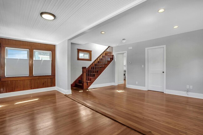 Building Photo - 31 Riggs Pl