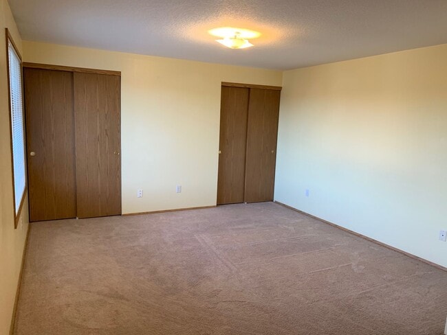 Building Photo - Spacious Home with Large Backyard in Union...