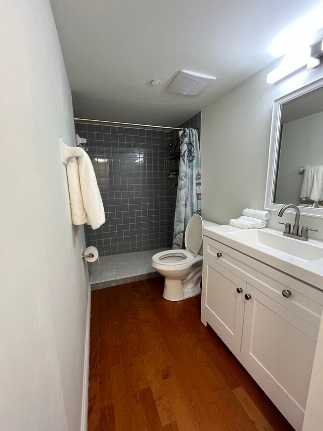 Bathroom 202 - 1100 6th Ave S