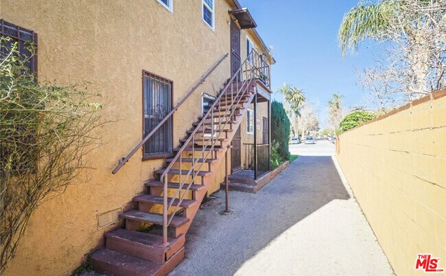 Building Photo - 510 E Arbor Vitae St