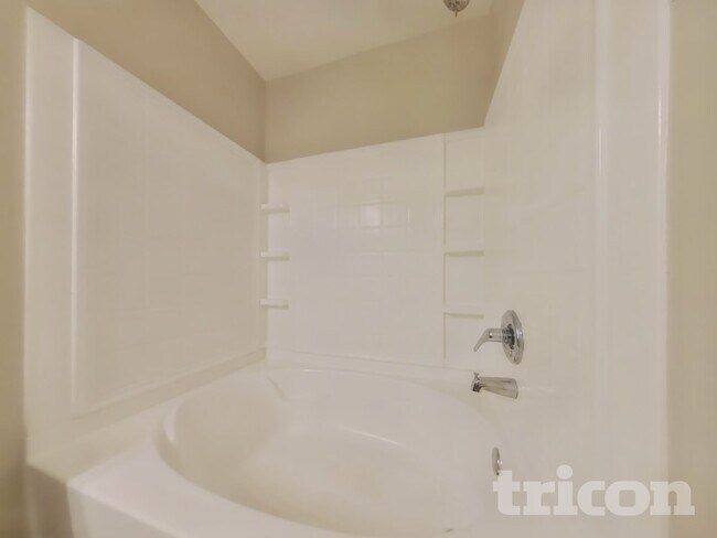 Building Photo - 722 Chestnut Ln