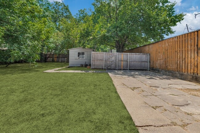 Building Photo - Rare & Classic Oak Lawn House | Great Location | Huge Backyard