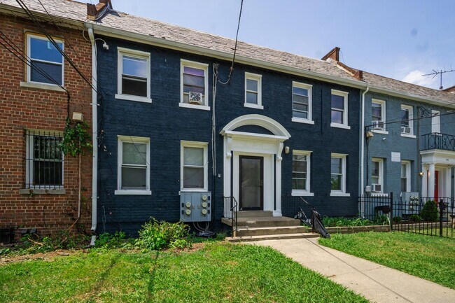 Building Photo - 182 36th St NE