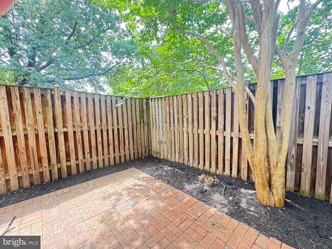 Building Photo - 7233 Mill Creek Ct