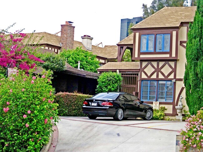 Building Photo - 11511 Rochester Ave