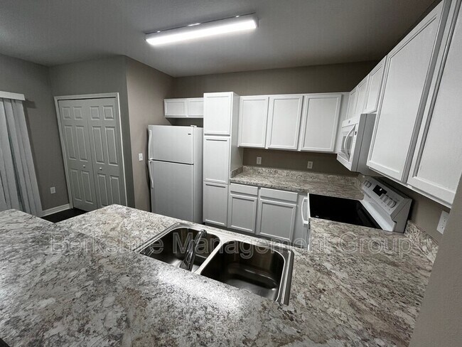 Building Photo - 4944 Cactus Needle Ln