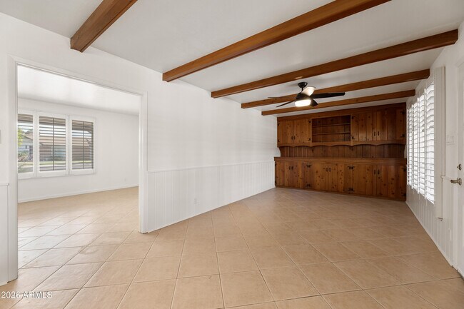 Building Photo - 8520 E Roma Ave