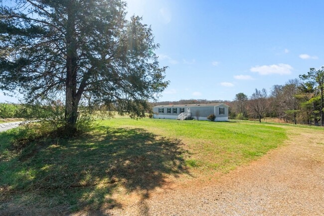 Building Photo - 3-Bedroom Home Close To Hampden-Sydney!