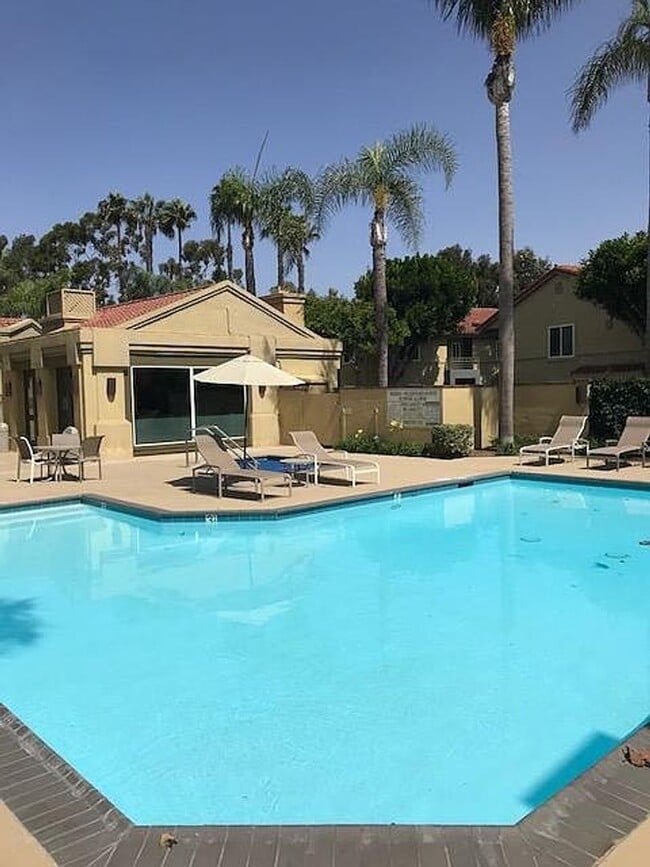 Building Photo - 1-Bedroom, 1-Bathroom Apartment for Rent –...