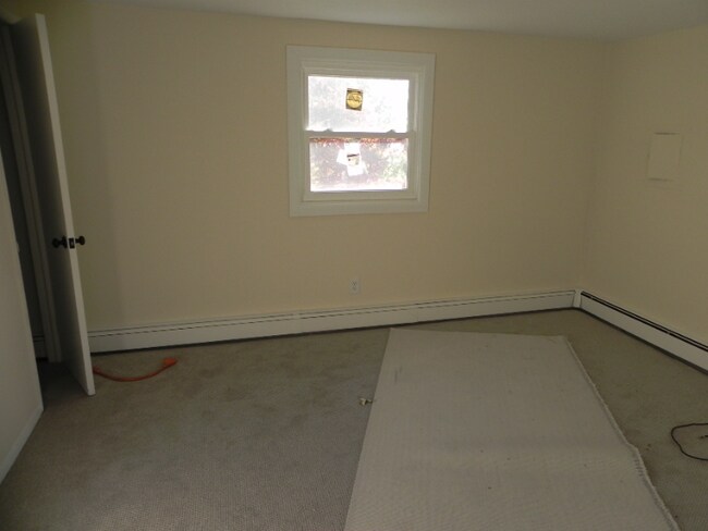 Building Photo - 32 Deerfield St
