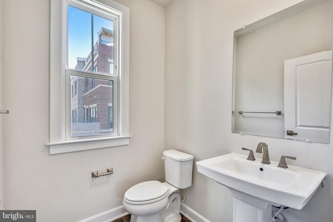Building Photo - 103 Pleasant St NW