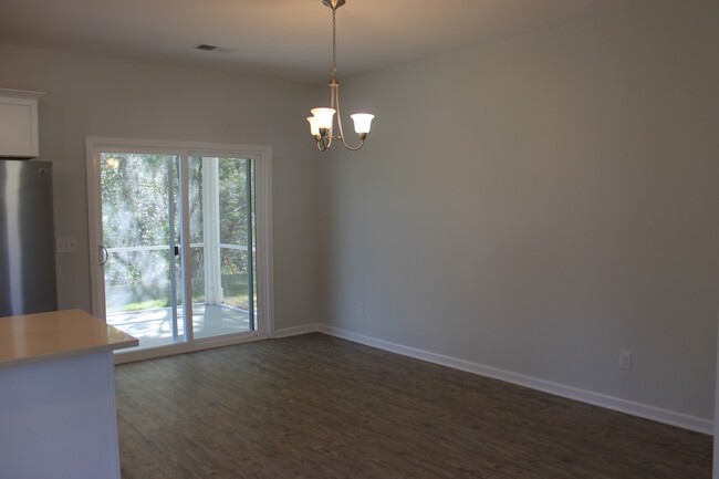 Building Photo - Beautiful Townhome in Wellstone