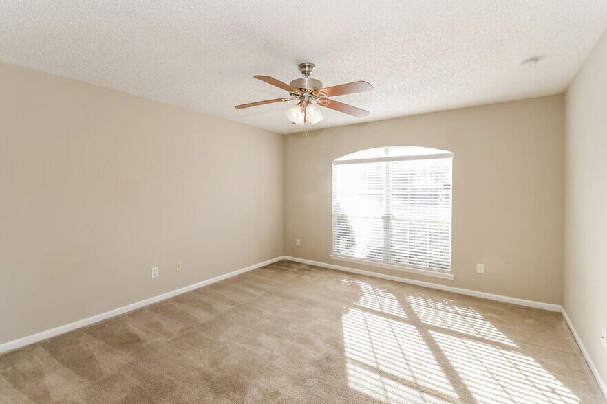 Building Photo - 9425 Harrier Ct