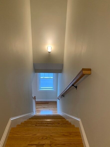 Building Photo - 1418 Main St